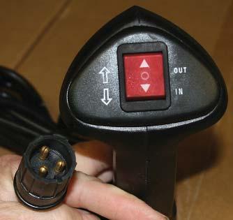 Notera: Batteriet måste vara i god kondition. Korrosion på de elektriska anslutningarna reducerar prestandan och kan orsaka kortslutning.