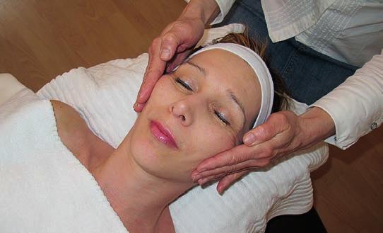Friskvårdsmassage Det här är en kort, innehållsrik friskvårdskurs som kan genomföras delvis på distans, parallellt med jobb och familjeliv.