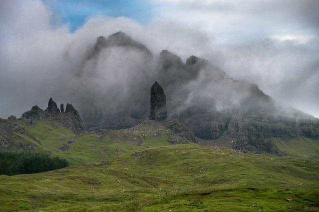 Skye, Armadale Portree, 7 nätter 3(7) Dag 6 Portree The Storr Leden tar dig vidare norrut och du följer till en början kustlinjen innan du vandrar upp på klippornas höjder varifrån du får otroliga