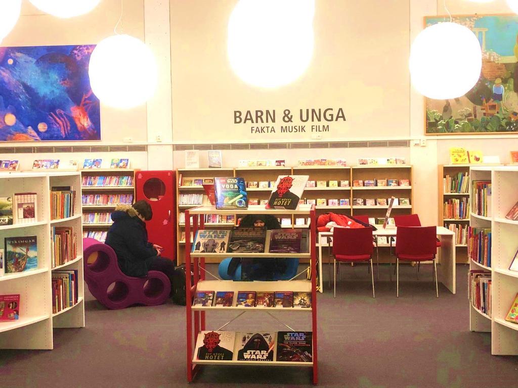 Organisation och resurser Biblioteket i Sandviken. Foto: Elisabet Rundqvist. Antalet skolbibliotek med minst halvtidsbemanning har ökat.