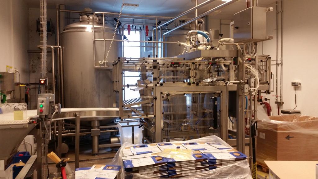 bokar endast råmaterialet, omställer kopplingar till tankar som råvaran kommer från och den färdiga produktens slutmål.