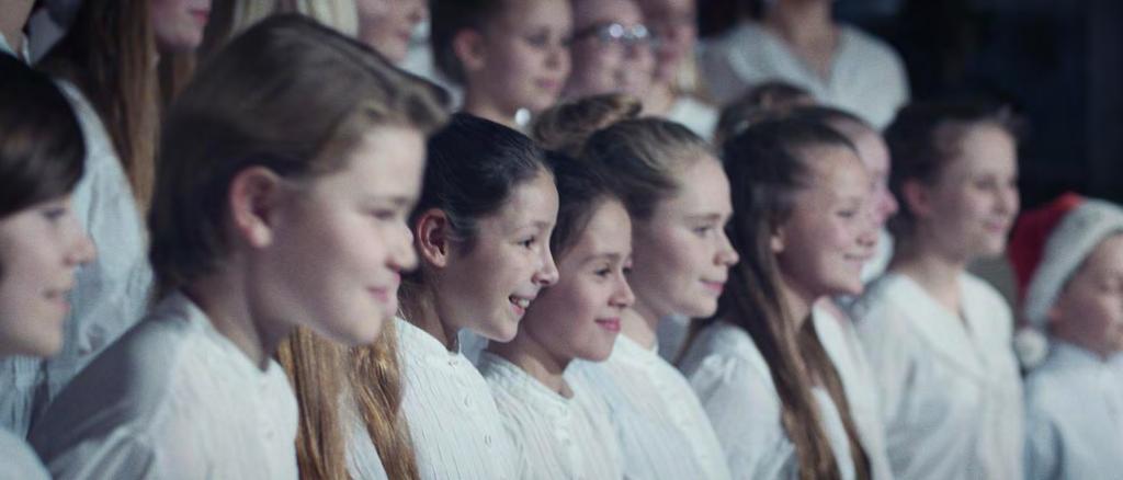 - Vad menar han med det? - Håller ni med om det han säger? Tror ni att människor som mobbar alltid mår dåligt själva? Senare samma kväll berättar Pappan för Brynhildurs mamma om mobbningen.