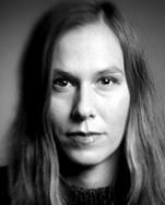 Medverkar i Läsning Pågår årskurs 5: Nina Ivarsson Vad sa du till Agnes? Allt. Allt jag vet. Om dina blåmärken också, säger Risulven. Varför är tolvåriga Pär så utanför i klassen?