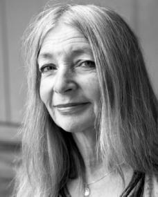 Mina böcker manar också till eftertanke och fungerar bra som underlag t ex vid samtal om mobbning och kompistryck (En farlig vän) eller om hur vi ska bete oss ute på nätet (Labyrintens hemlighet).