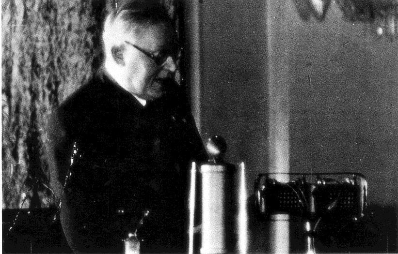 184 Åttonde processdagen. Morgonsammanträdet den 11 mars. Sovjetunionens allmänne åklagare, A. J. Vysjinskijs tal.
