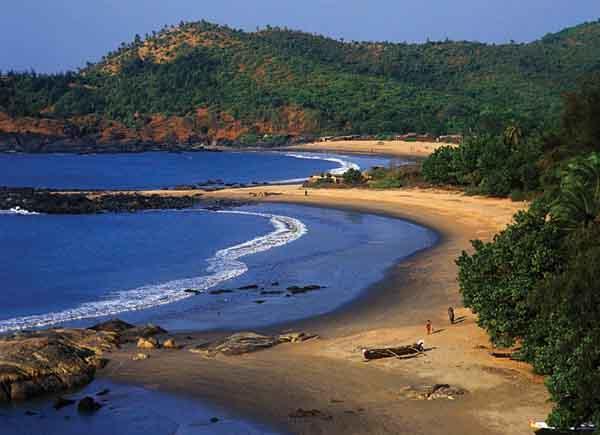 AYURVEDA PÅ KAIRALI S OM BEACH RESORT GOKARNA Här får lyxen en ny mening De 12 palatsliknande villorna är byggda med höga valv och rymliga rum.