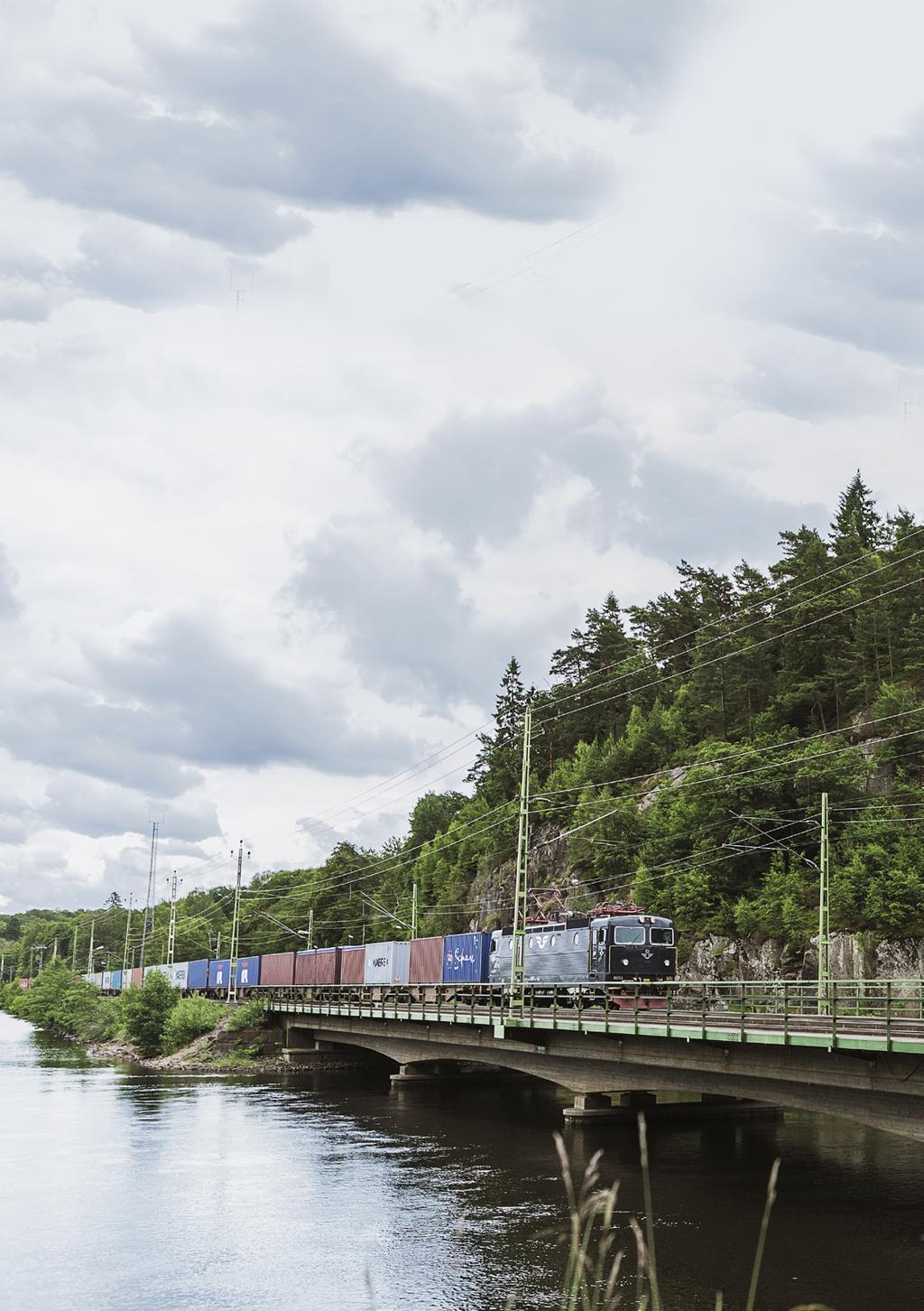 Svenska Exportframgångar Raka spåret till kajen BILLERUDKORSNÄS Varje dag kommer och går 70 godståg till Göteborgs Hamn.