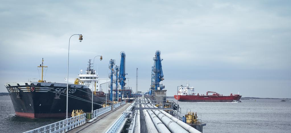 Varje år anlöper cirka 2 500 tankfartyg och totalt hanteras nära 24 miljoner ton råolja, bensin, diesel och andra energiprodukter.