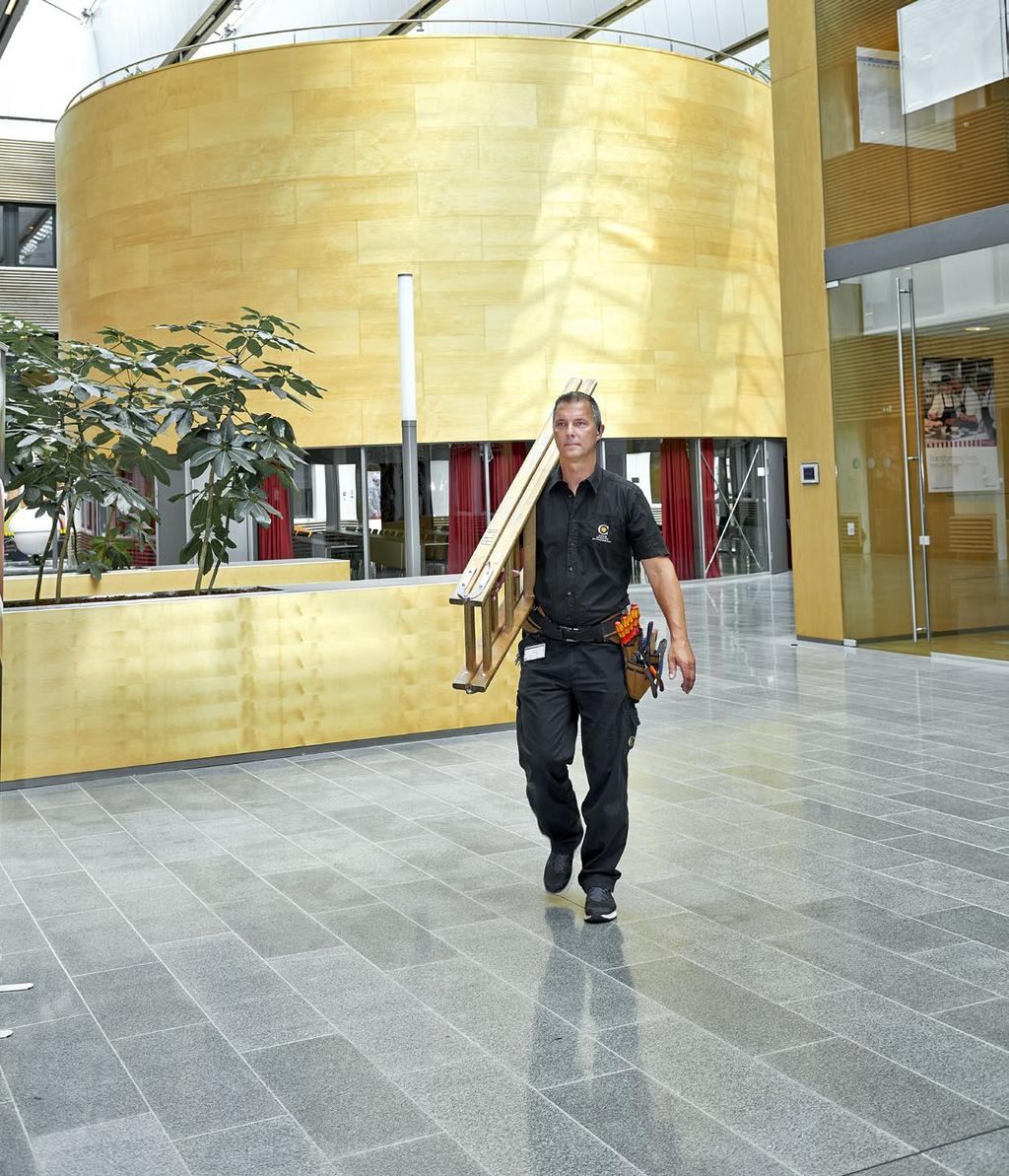 HÅLLBARHETSRAPPORT AFFÄRSMÄSSIG HÅLLBARHET ÖKAD KUNDNÖJDHET I årets kundundersökning steg kund nöjd heten för tredje året i rad.