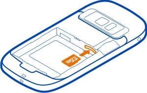 Komma i gång 11 Sätta i ett minneskort Använd endast microsd-kort som godkänts av Nokia tillsammans med enheten.