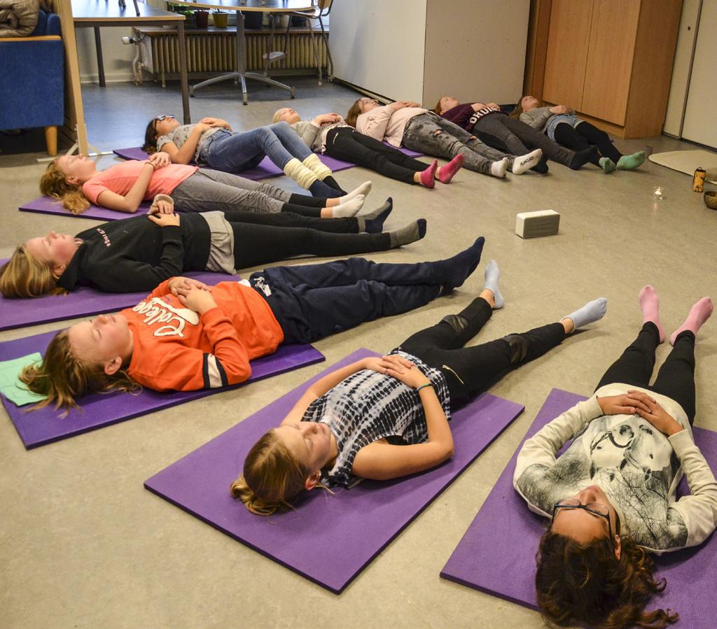 yogalärarens reflektioner Yogaläraren Anna Storåker tycker att det har varit fantastiskt att få yoga tillsammans med över 200 barn i veckan.