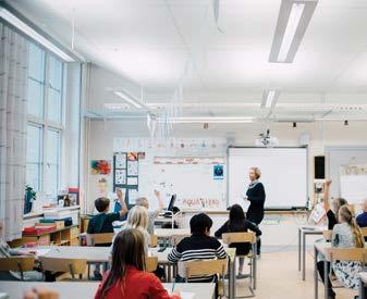 Då är man istället en anslagsenhet och får Vi stöttar skolorna och kan sätta in resurser med ekonomer och HR-personer för att hjälpa skolorna att få ekonomin i balans.