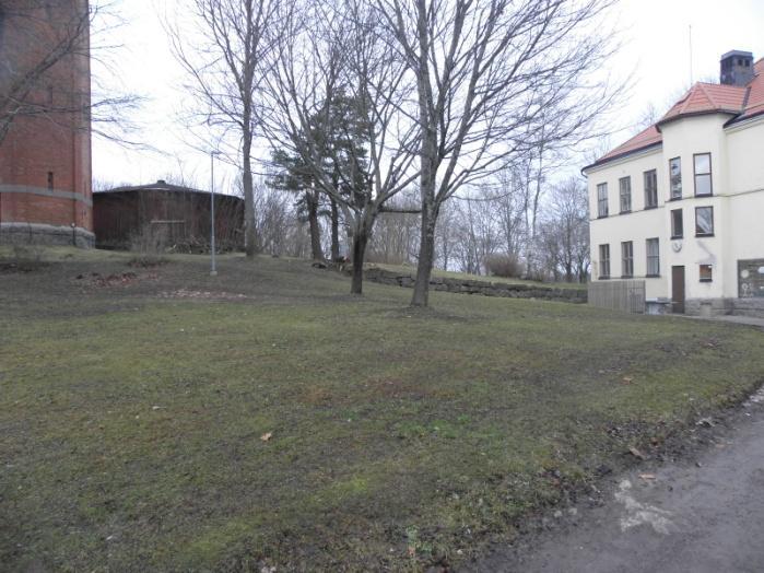 Örebro slott fick en trappgavel vid samma tid. Annars hör trappgaveln mer hemma i medeltidens byggnader. Entrésidan med stensockel.