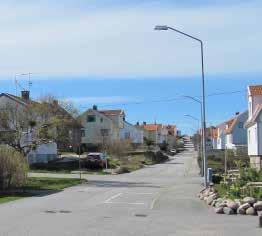 De placerades på elstolpar och hade en enkel rund skärm. Ovan: två bildexempel på vanlig kommunal belysning.