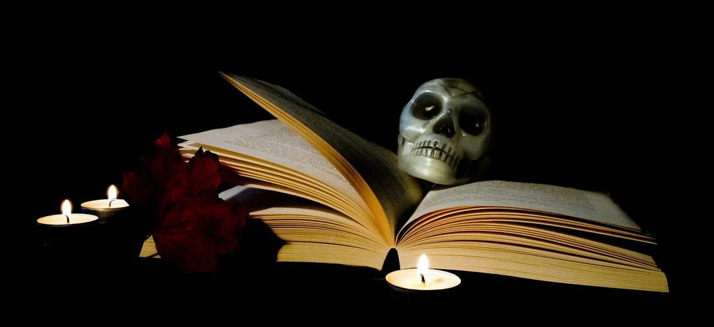 Måndag 29 oktober Skriv fantasy och skräck! Gillar du att hitta på berättelser om andra världar? Vill du skriva skräck eller om varelser och platser som kanske inte finns på riktigt?