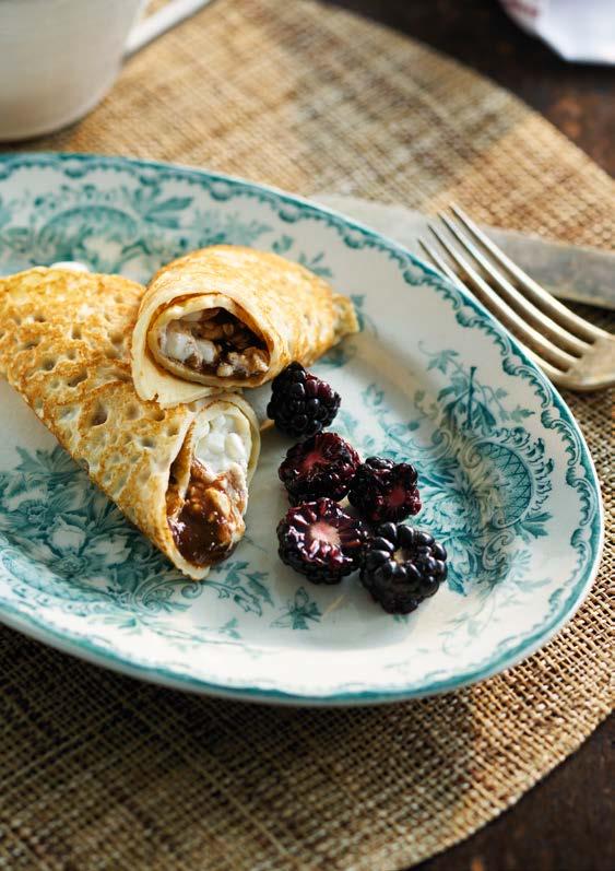 Pannkaksrulle med katrinplommonkräm och keso Näringsvärde per portion: Kcal 219 (kj 917),