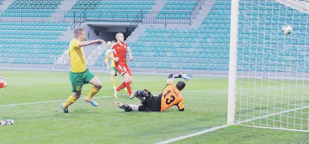 www.sport.sk FUTBAL 5 na biely bod postaví Róbert Pich? Majtán dal síce gól, Pich ma zasa pozná zo svojho pôsobenia v Dukle, ale vôbec som to neriešil. Penaltu ste vyrazili.