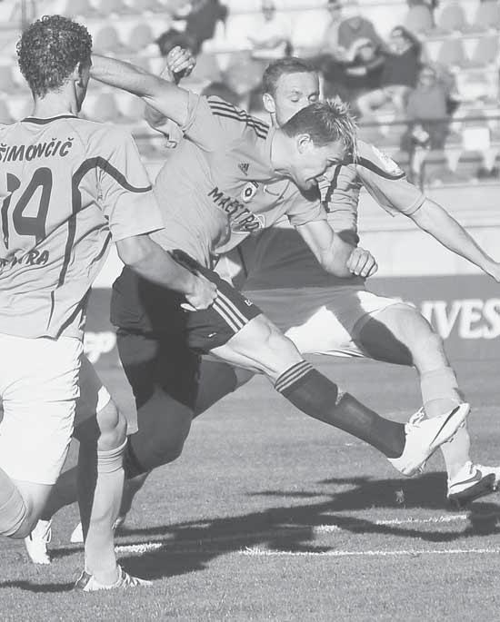 6 FUTBAL utorok 29. 10. 2013 BOROŠ (Banská Bystrica, 2) Čísla za klubom uvádzajú počet nominácií do zostáv kola. MUŽ KOLA E.