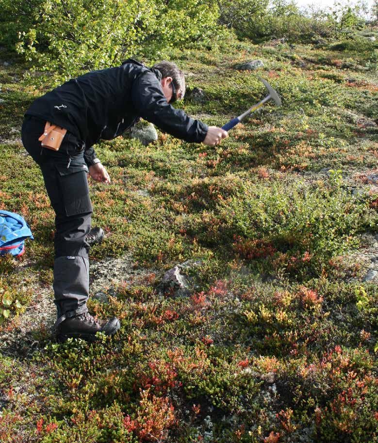 Geologisk kartläggning genom provtagning i fält. FOTO: LKAB Påverkan på mark och omgivning vid markgeofysisk mätning är obefintlig eller mycket liten. 2.3.