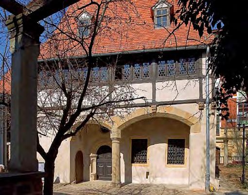 I detta hus i Eisleben föddes Martin Luther När Martin var 1 år flyttade familjen till Mansfeld där hans pappa var delägare i flera gruvor.