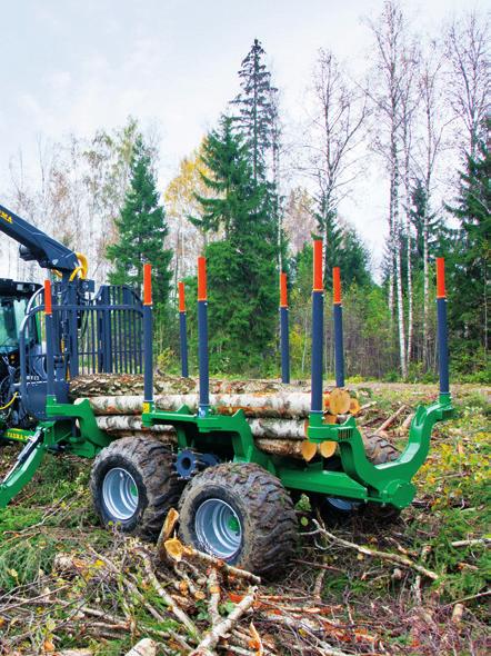 T12 4WD har en hydraulisk drivning som standard och är utrustad med 500/55x17 Trac däck. Fyra bankar varav två är flyttbara. Dubbla vagnsstyrningscylindrar ger jämnstark vridkraft på dragstången.