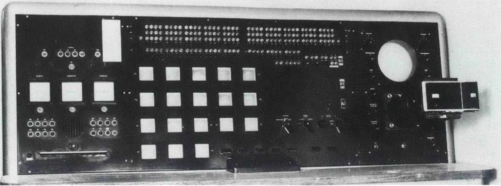 1. BESK - Binär Elektronisk Sekvens-Kalkylator; färdig 1953. Fotot visar manöverbordet, som finns utställt på STM:s permanenta datorutställning. Foto: STM.