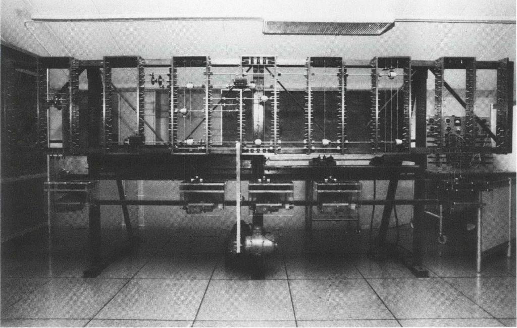 3. Chalmers mekaniska differentialanalysator MDA - färdig 1950. Konstruerad av professor Stig Ekelöf och civilingenjör Björn Lundquist.