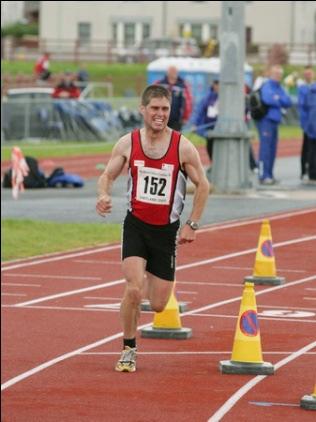 Bra insatser i seniorernas serielag på 400m häck. 5.