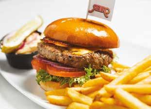 jalapeños, picklad rödlök, ost, chilimajonnäs tomat & krispsallad VEGETARIAN Halloumi Veggie Burger 149:- Halloumi med avokado, Retros egna burgerdressing, krispsallad, tomat & lök Grand Canyon Bacon