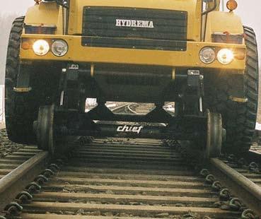Luftkonditionering med åtta luftmunstycken är standard och vibrationerna dämpas maximalt med vätskefylld motorupphängning och den komfortabla hyttfjädringen är välkänd från C-serien.