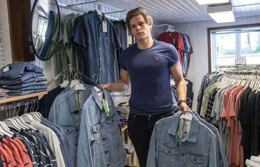 Alva Svensson, Mönsterås, går andra året på Handelsoch administrationsprogrammet. Helst skulle jag vilja jobba med mode och smink. Min dröm är att skapa ett eget klädmärke och driva egen butik.