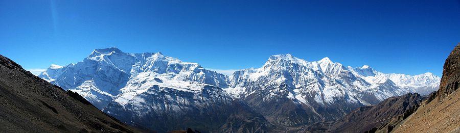 Ni får här känslan av att kunna ta på bergväggen av Machhapuchhere (Fishtail). Koppla av, spar på era krafter och njut av den vackra miljön.