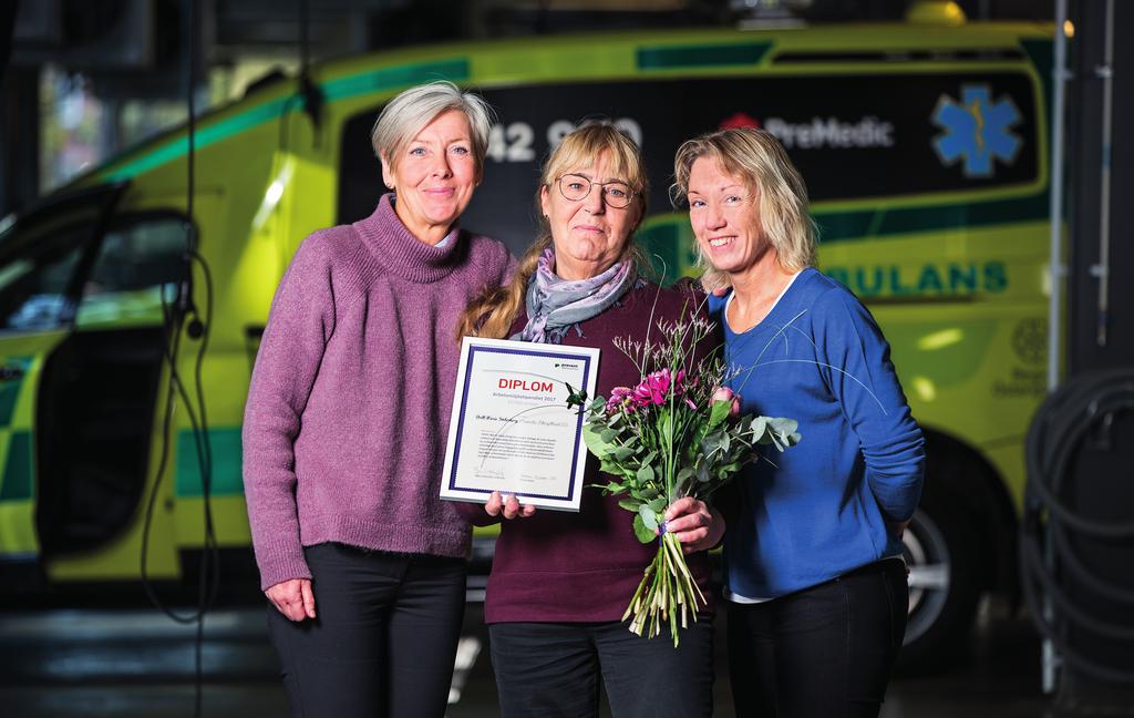 Britt-Marie Söderberg, en av årets stipendievinnare, tillsammans med Prevents vd, Maria Schönefeld (till vänster) och Prevents ordförande, Carina Lindfelt (till höger).