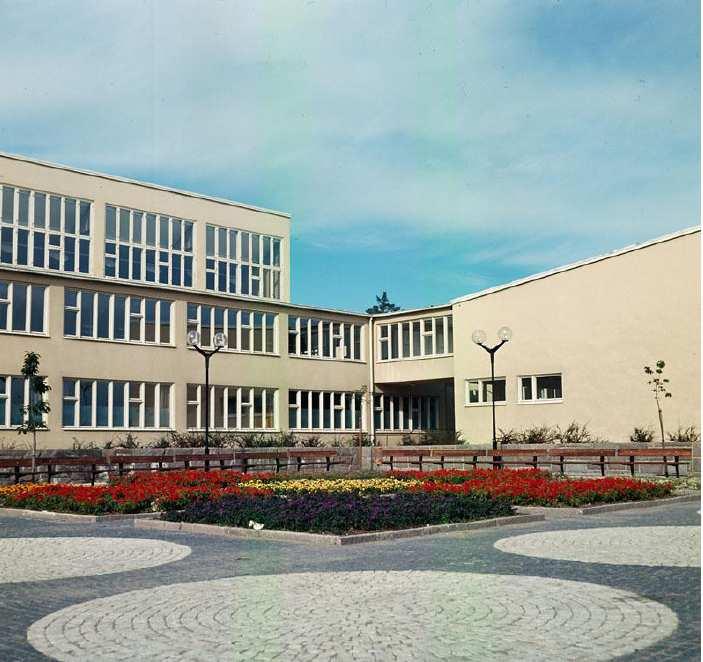 SID 4 (11) Kulturvärden Skolan är ritad av Carl Nyrén och stod färdig år 1959.
