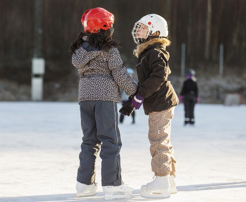 00 Söndag klockan 13.00-15.00 Skridskoåkning med puckar och bollar Måndag klockan 13.15-16.00 Tisdag - torsdag klockan 11.15-16.00 Fredag klockan 13.15-16.00 Lördag klockan 15.30-17.