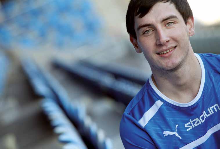 Nikola måste ha arbetstillstånd för att spela fotboll på heltid Det är svårt att försörja sig på att spela fotboll i mitt hemland.