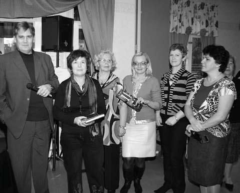 Susret za dušu i pamćenje Linköping 2000 izvrstan domaćin tradicionalnog susreta regije Istok Piše: Dinka Salagić Dva Ljiljana, iz Oskarshamna i Växjöa, pobjednici u opštem znanju Lijepo je bilo te