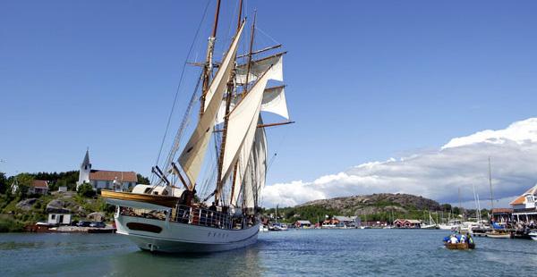 ÄVENTYRET KAN BÖRJA 300 SJÖMIL LÄNGS EN AV VÄRLDENS VACKRASTE KUSTER DAG 1 - SÖNDAG. GÖTEBORG-MARSTRAND Vårt vackra fartyg Bramsegelskonaren Lady Ellen avgår från Göteborg på söndag förmiddag.