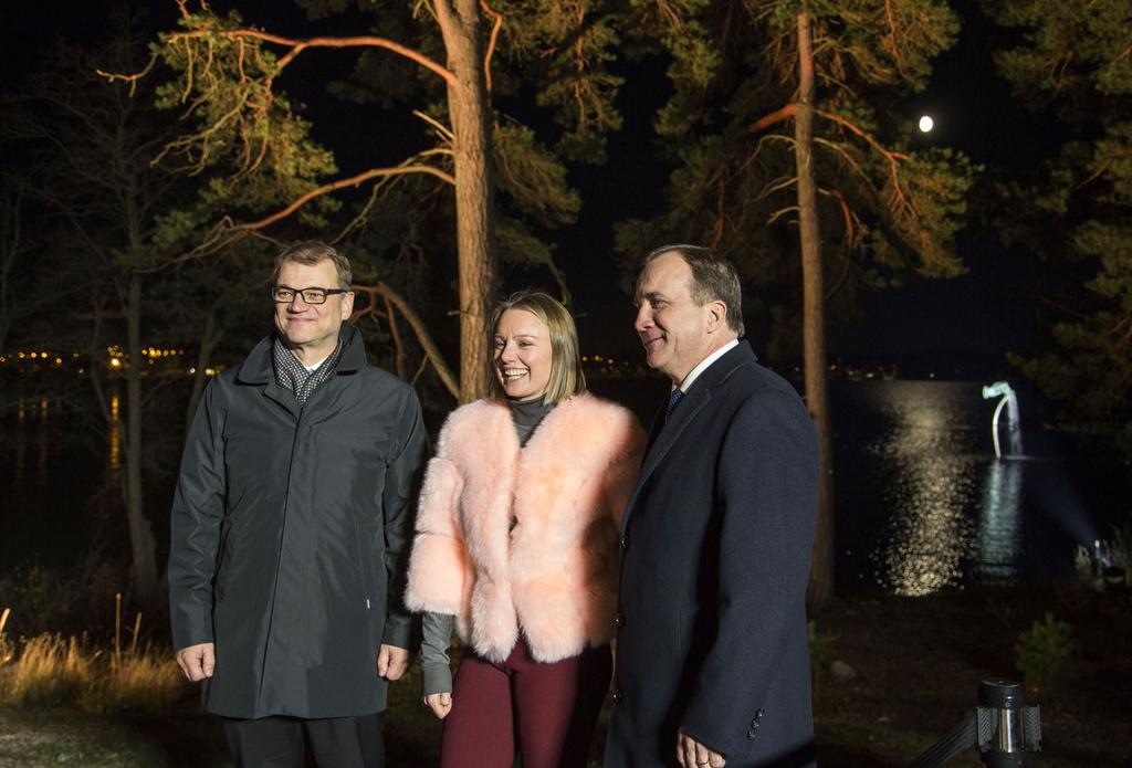 9 Statsministrarna Stefan Löfven och Juha Sipilä deltog vid invigningen av Anna Uddenbergs Free Fall på Hanaholmen i oktober 2017.