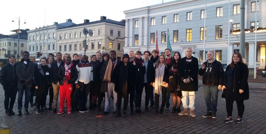 14 Deltagare från Globsol 2017 efter ett besök på Sveriges ambassad i Helsingfors. Under 2017 arbetade Globsol under den övergripande rubriken Unga som fredsbyggare.