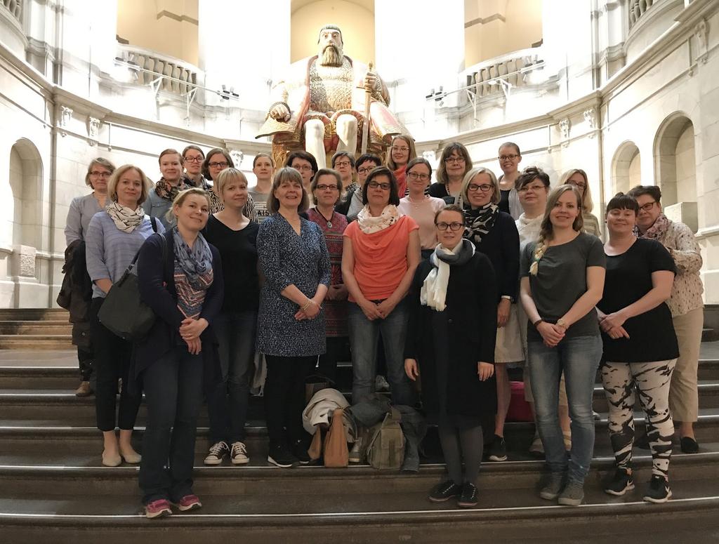 17 18 Uppdatera dina Sverigekunskaper Under temat Uppdatera dina Sverigekunskaper arrangerar fonden årligen fortbildning för lärare från olika undervisningsstadier och olika orter i Finland.