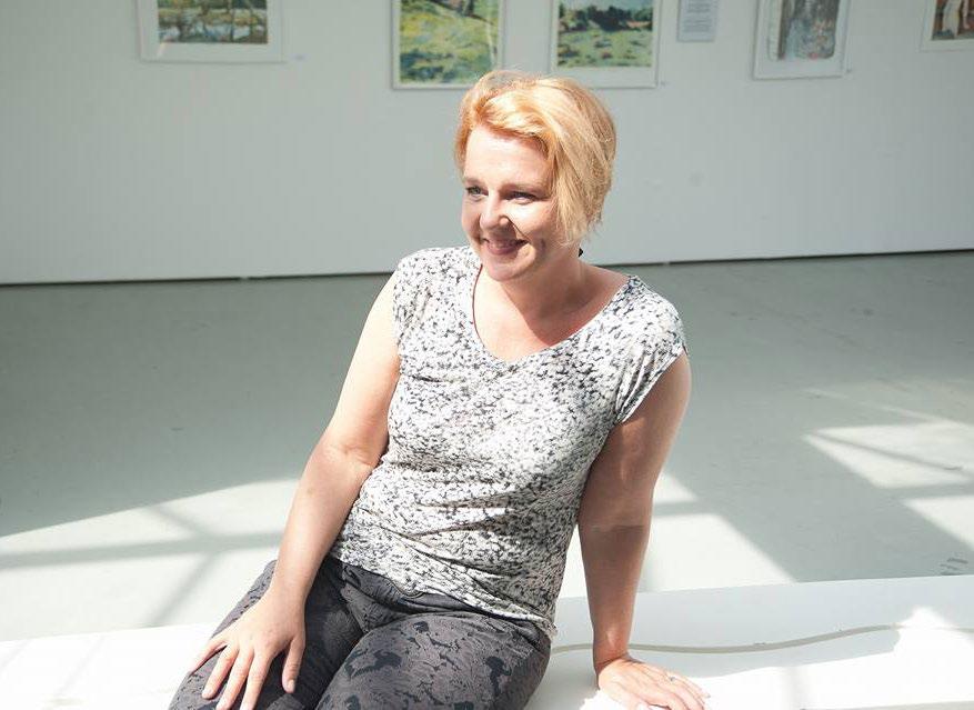 20 AKTIVITETSBIDRAG / SVERIGE TRANSIT/VÄLITILA Transit / Välitila Fröken Finlands 100-årsfest mittemellan två kulturer var en konsthändelse som ville fira Finlands 100-årsjubileum genom att skapa