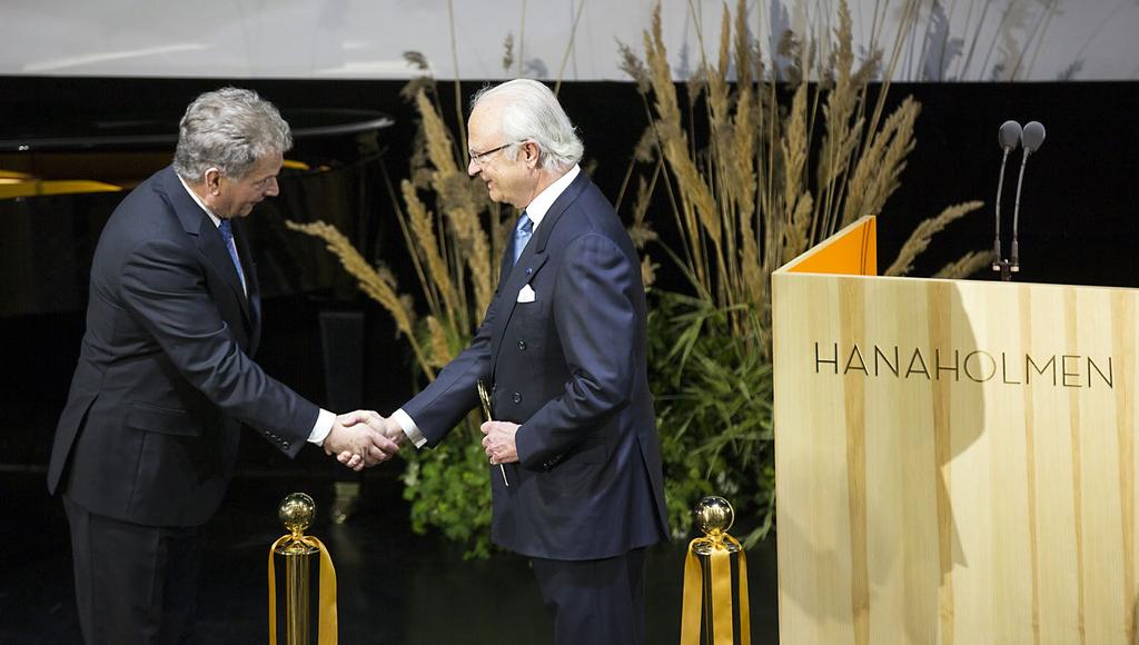 8 Finlands president Sauli Niinistö och Sveriges kung Carl XVI Gustaf invigde det nyrenoverade Hanaholmen i juni 2017.