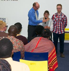 Joanna och Viktor på filmvisning på British Council i Dar es Salaam tillsammans med Ulf Källstig, chef för utvecklingssamarbetet med Tanzania och biträdande ambassadör för Sverige i Tanzania.