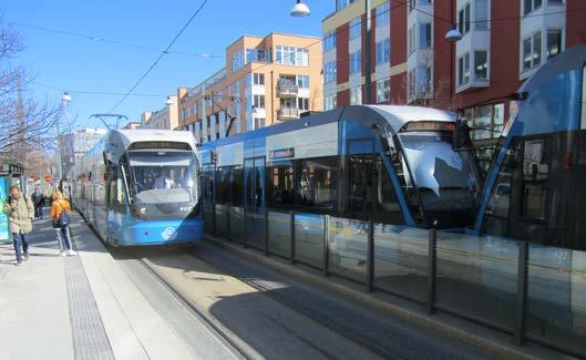 Tvärbanan vid dagens ändstation Sickla Udde Saltsjöbanan vid Sickla station Övrig kollektivtrafik Tvärbanan fyller en viktig funktion genom att knyta samman befintliga radiella kollektivtrafiklinjer