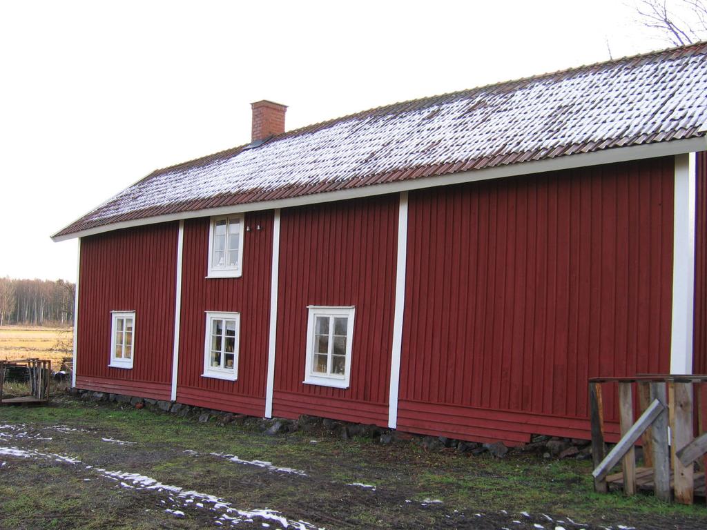 Gårdsmuseum vid Åsta, Åsta 12:1, Örebro kn Hjälmaren gick före sänkningen alldeles öster om byggnaden.