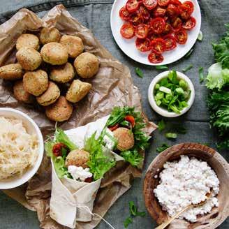 Veckan fortsätter sedan i smakrik anda i form av lättlagad falafel i wrap med bakade tomater, surkål och kryddig keso samt en ljuvligt god indisk gryta