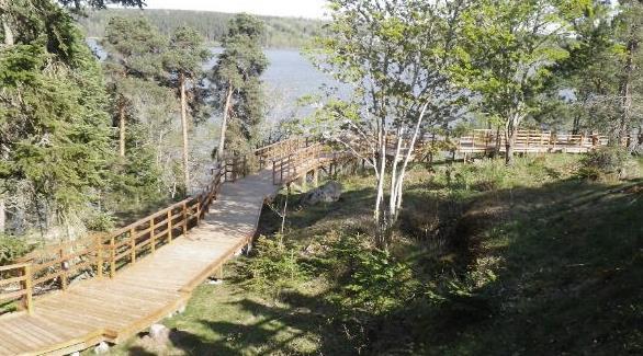 Invigning av Ulvhälls hällar Ett 30-tal