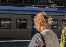 Endast lite mer än hälften, 54 procent, av de kvinnliga resenärerna uppger att de känner sig trygga på pendeltågen under dygnets senare timmar. I tunnelbanan är motsvarande siffra 59 procent.