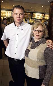 Suzanne Jensinger och Duncan Lelliott, platschef på en Mc Donald s restaurang i Malmö.»Från England är jag van vid att facket är svagt och hade ingenting med dem att göra under mina år där.